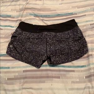 Super Cute Lululemon speed up shorts size 6!